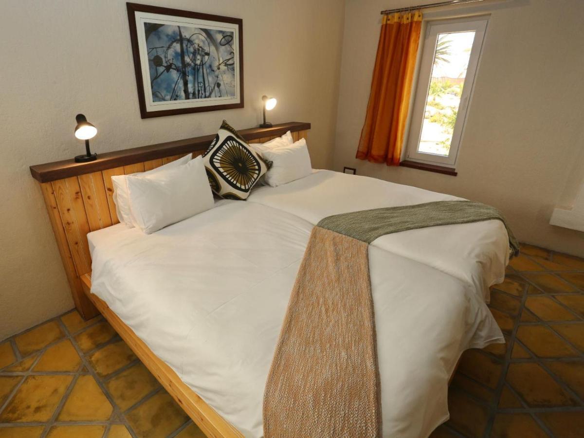 Desert Breeze Lodge Свакопмунд Экстерьер фото