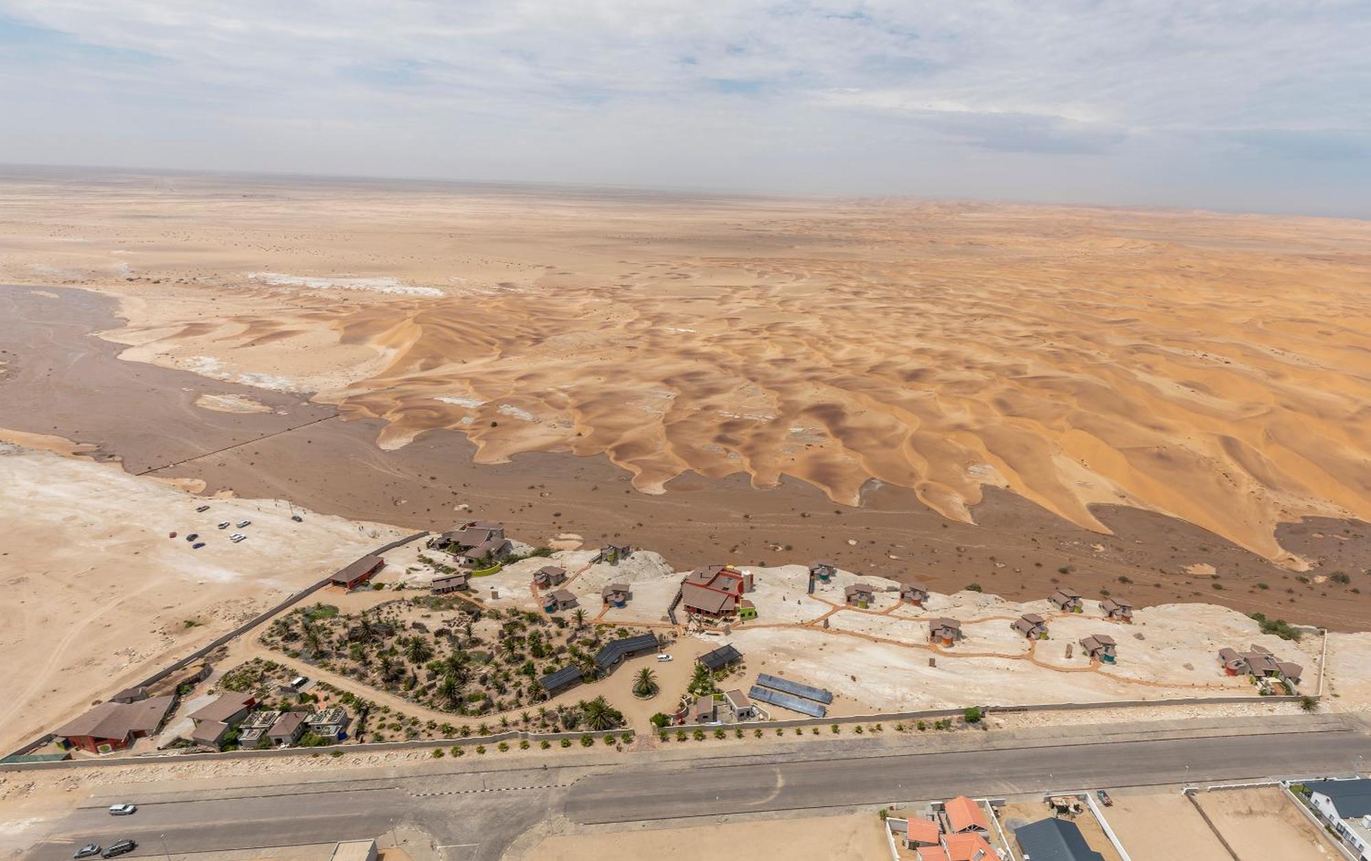 Desert Breeze Lodge Свакопмунд Экстерьер фото